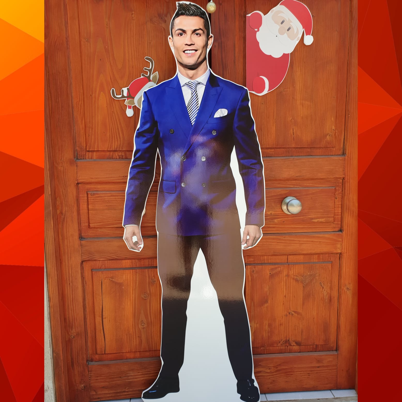 Figura Foam Cristiano Ronaldo Traje 1.80cm.